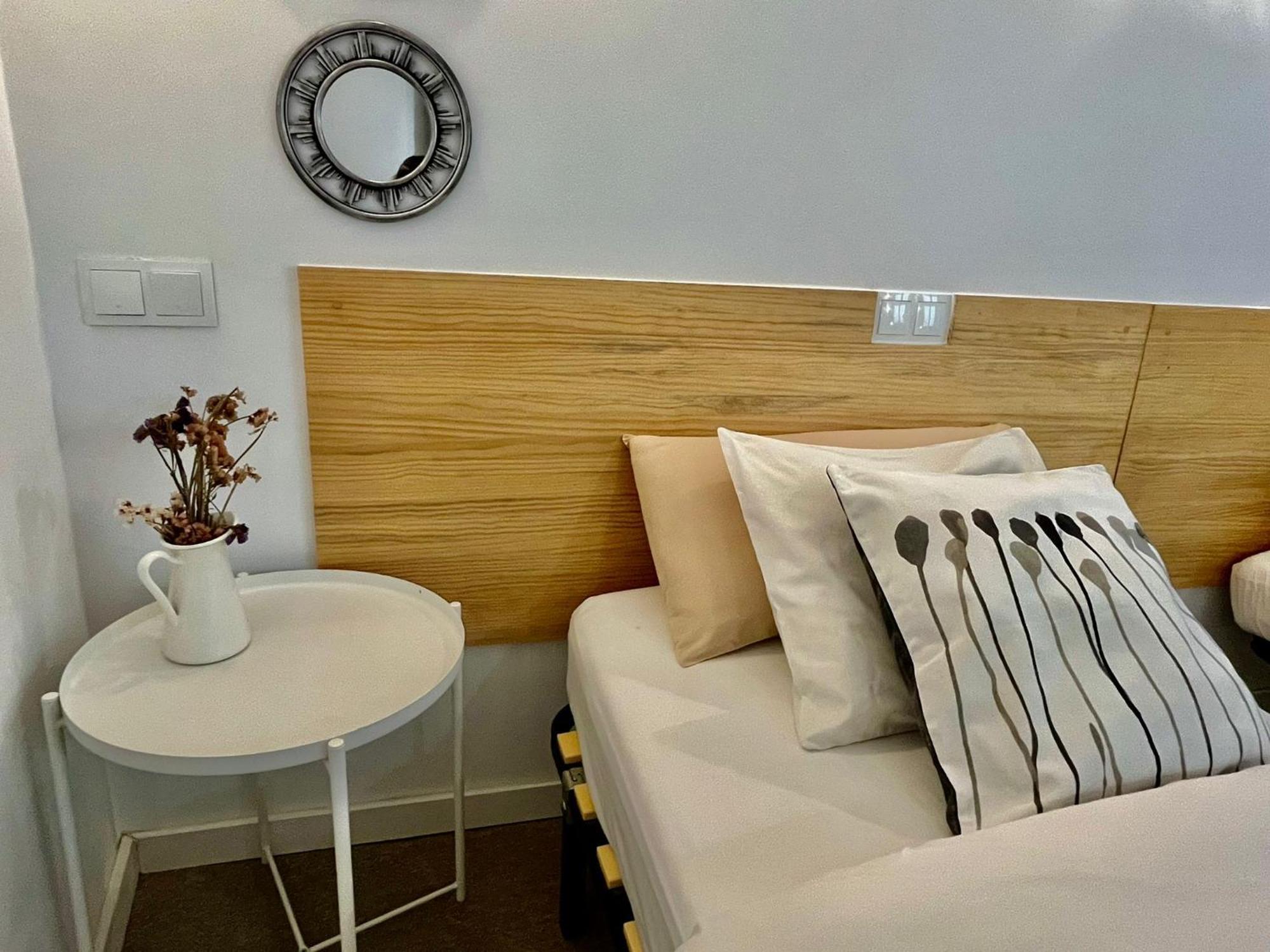 Hola Hostel Аликанте Экстерьер фото