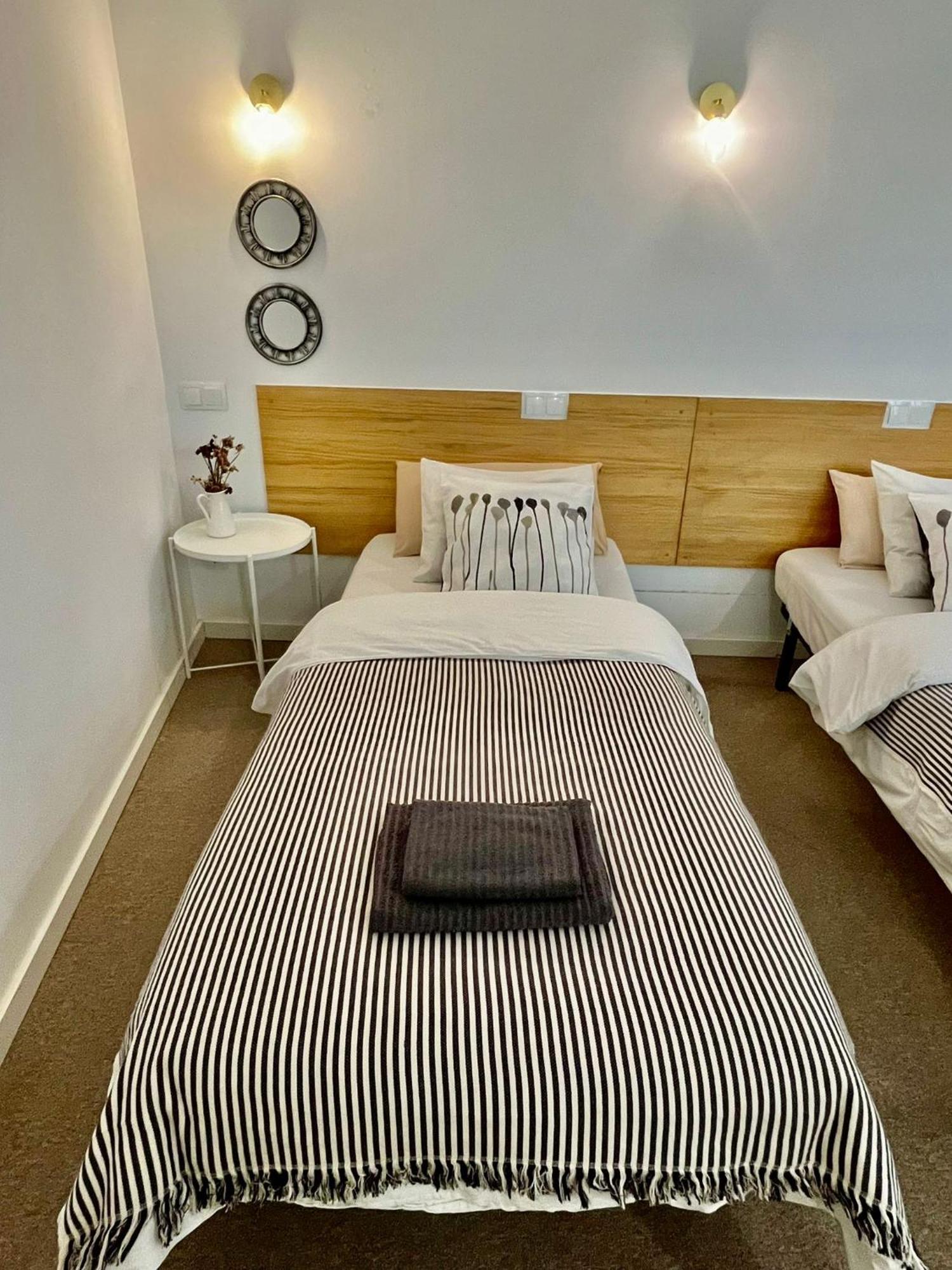 Hola Hostel Аликанте Экстерьер фото
